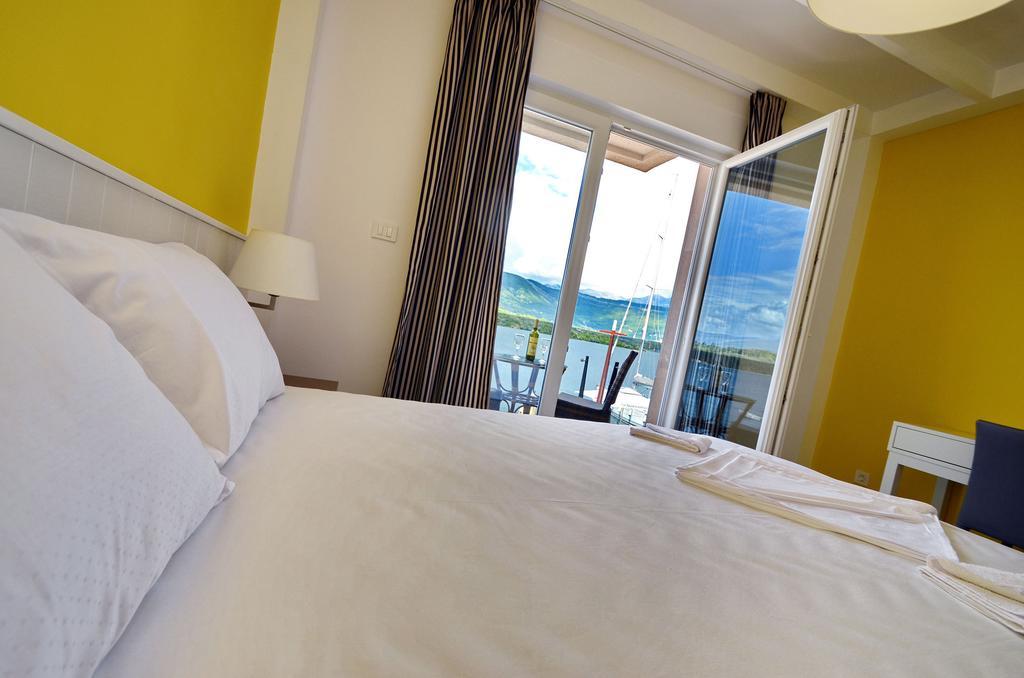 Apartments Bojana Tivat Bilik gambar